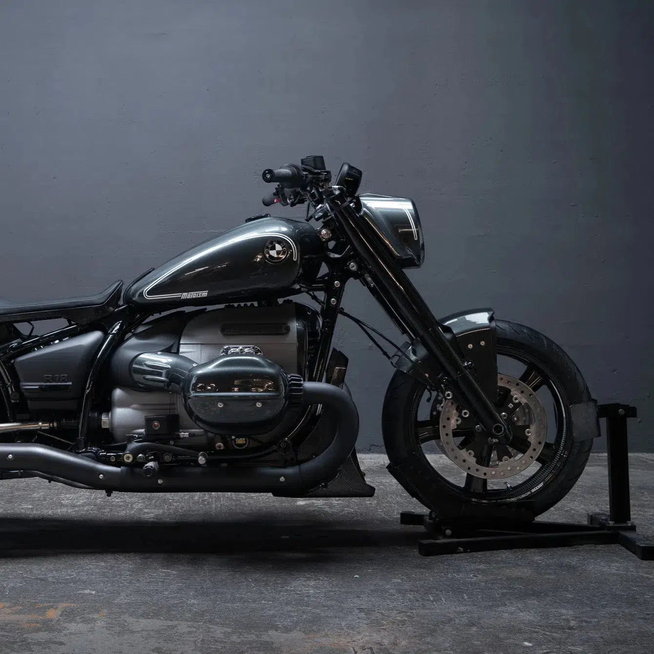 BMW R18 Bellypan 'The Manager'